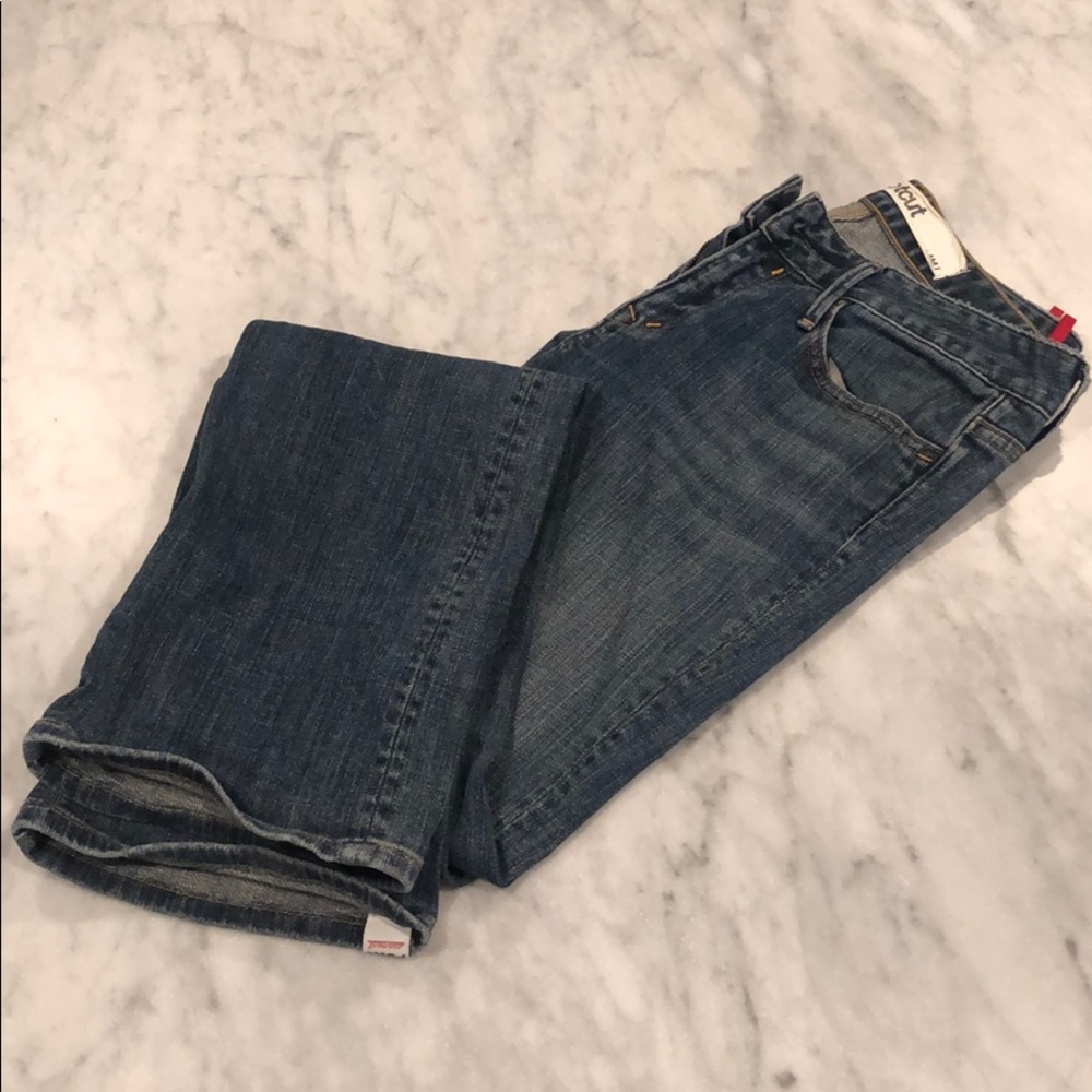 Beautiful wash, earnest AM I Slight Bootcut jeans.